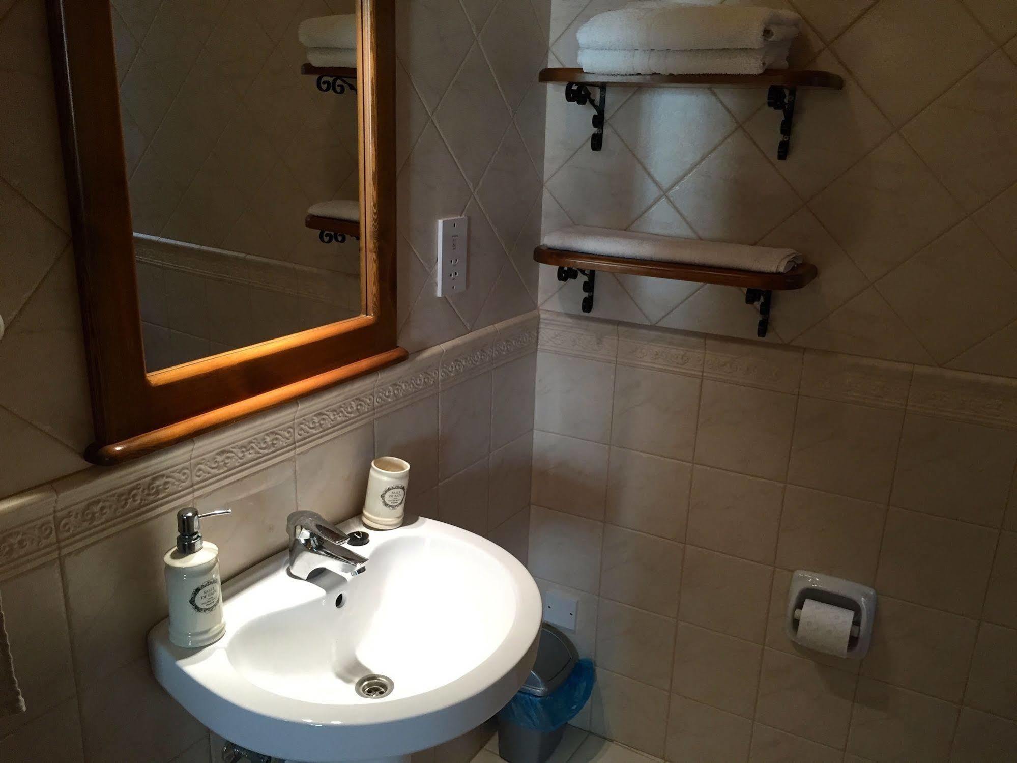 ויקטוריה Ellie Boo Bed & Breakfast מראה חיצוני תמונה