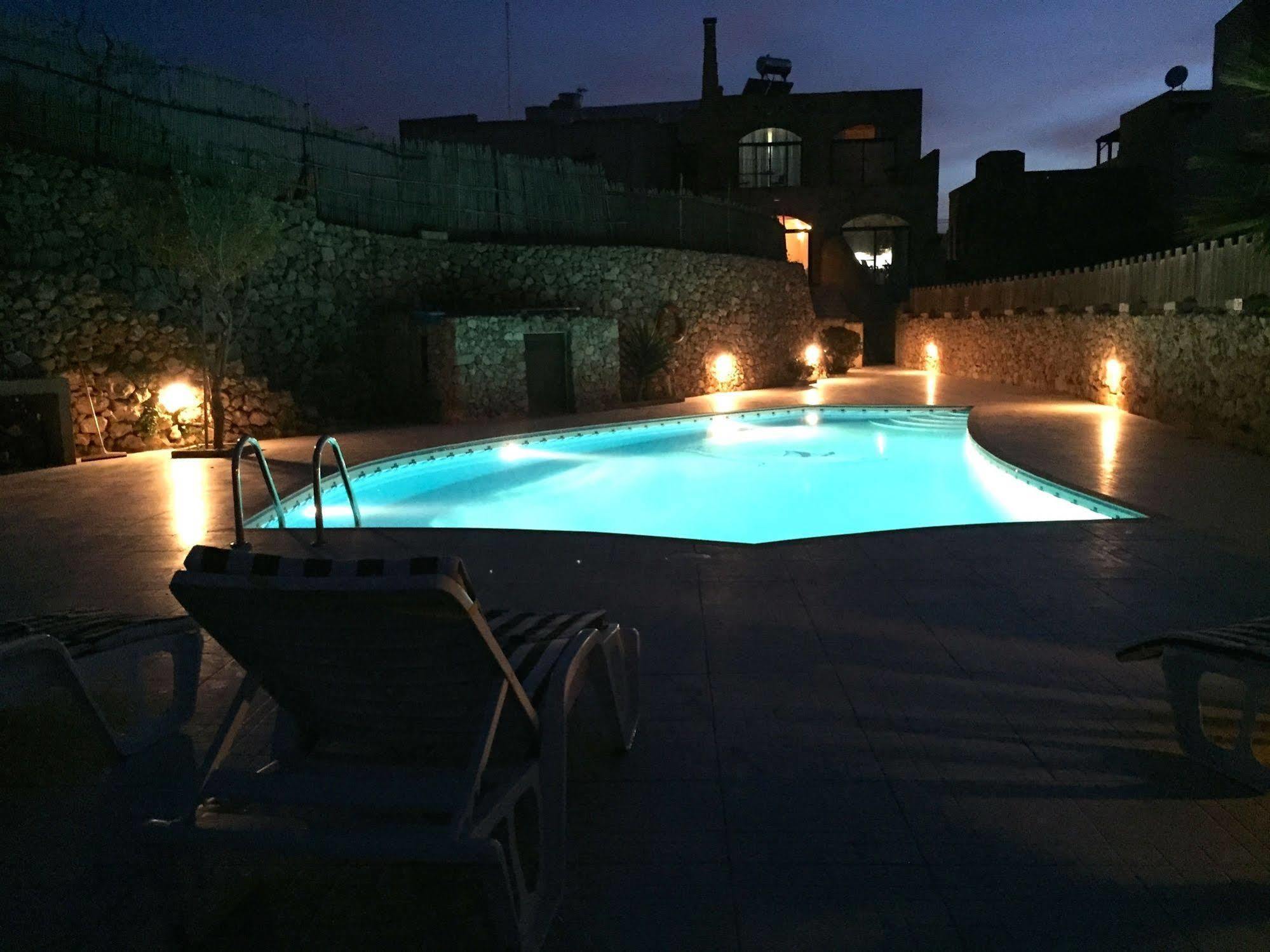 ויקטוריה Ellie Boo Bed & Breakfast מראה חיצוני תמונה